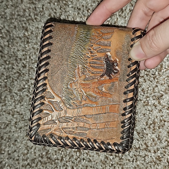 Vintage Leather Bi fold. - Picture 6 of 10